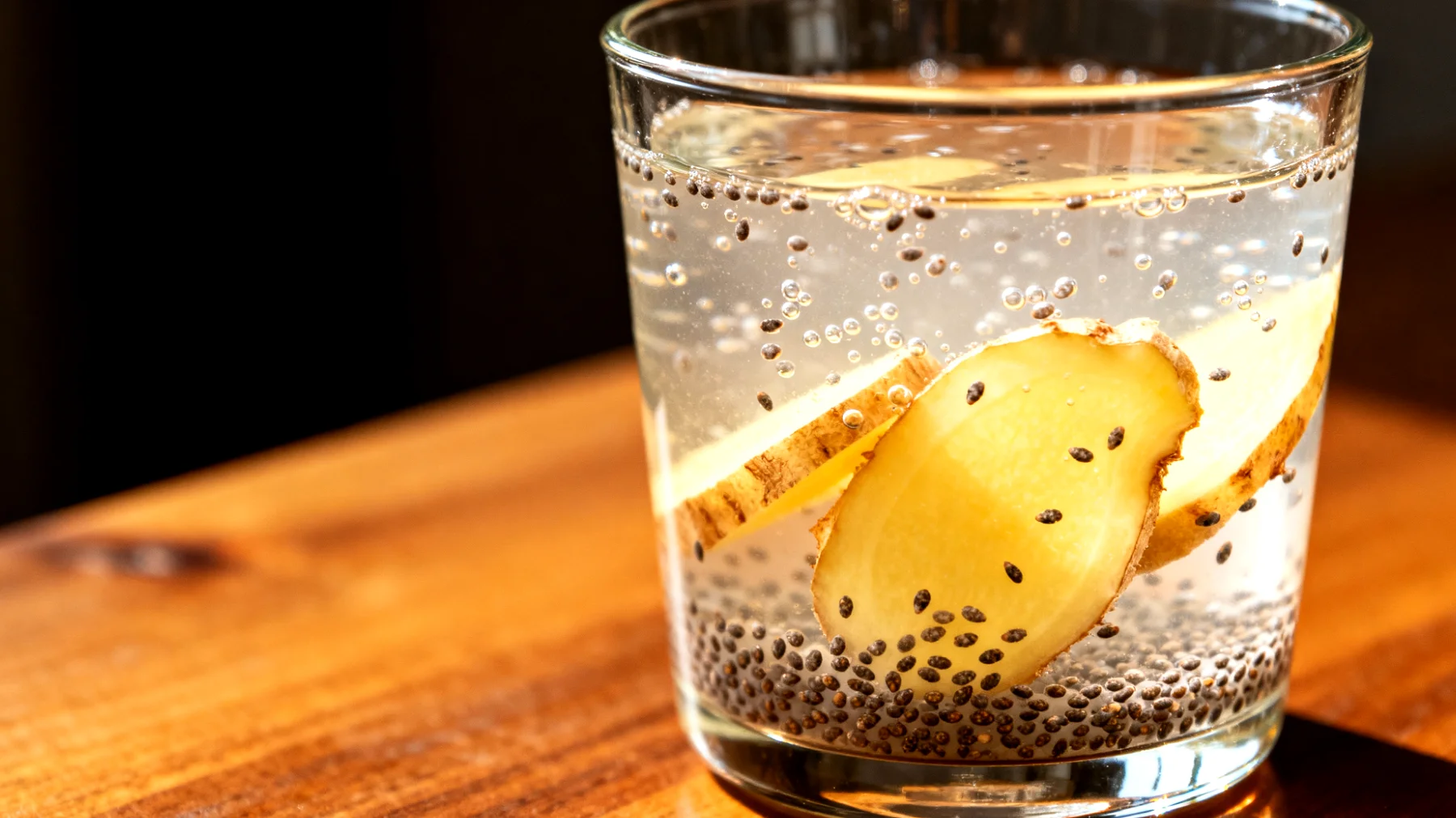 Kefir d'acqua con zenzero e semi di chia"