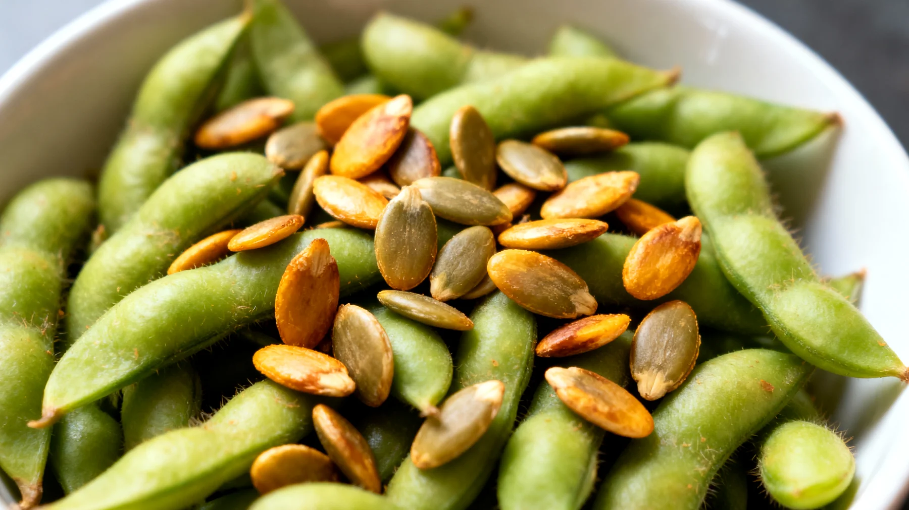 Edamame con semi di zucca tostati"